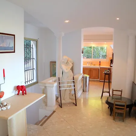 Somptueuse Villa, Une Vue Imprenable Sur La Mer Et Les îles De Lérins. Villa